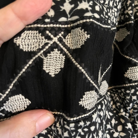 Black Tiered Tunic w/ Tassels & Bubble Sleeve - Picture 12 of 14